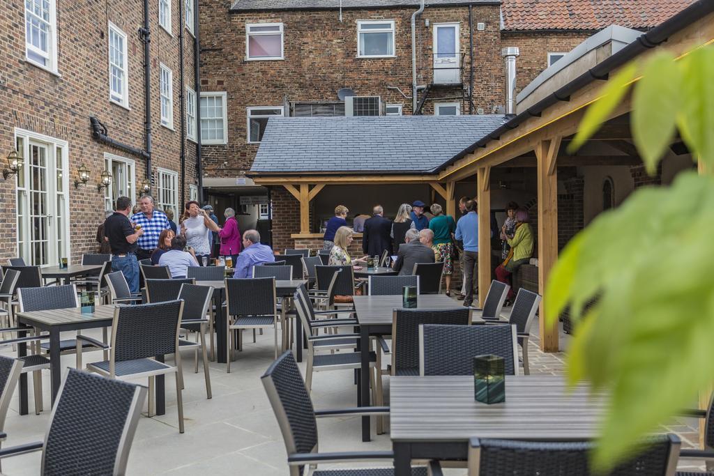 The Golden Fleece Hotel, Thirsk, North Yorkshire Exteriér fotografie